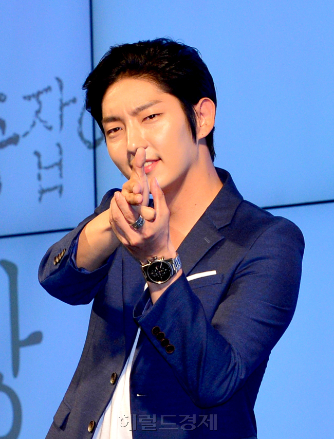 이준기(영화배우/탤런트/나무엑터스)
KBS 2TV 새 수목 특별기획 드라마 ‘조선 총잡이’(극본 이정우·연출 김정민) 제작발표회가 19일 오후 서울 종로 JW메리어트 동대문 스퀘어에서 열렸다.