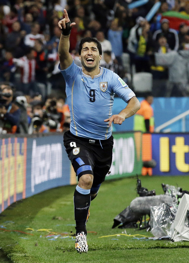 Uruguay’s Luis Suarez celebrates his second goal on Thursday.
AP-Yonhap