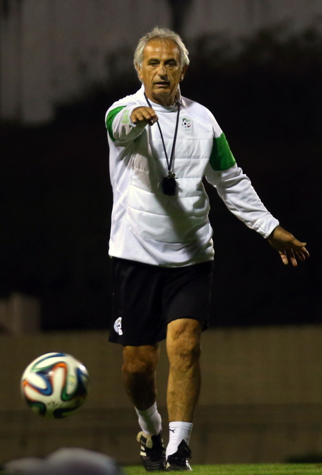 <YONHAP PHOTO-1474> ITAR-TASS: SOROCABA, BRAZIL. JUNE 10, 2014. Head coach Vahid Halilhodzic seen at a training session of the Algerian national footbal team ahead of their 2014 FIFA World Cup Group H match against Belgium. (Photo ITAR-TASS/ Valery Sharifulin)/2014-06-10 15:48:49/ <저작권자 ⓒ 1980-2014 ㈜연합뉴스. 무단 전재 재배포 금지.>
Algeria head coach Vahid Halilhodzic
ITAR-TASS-Yonhap