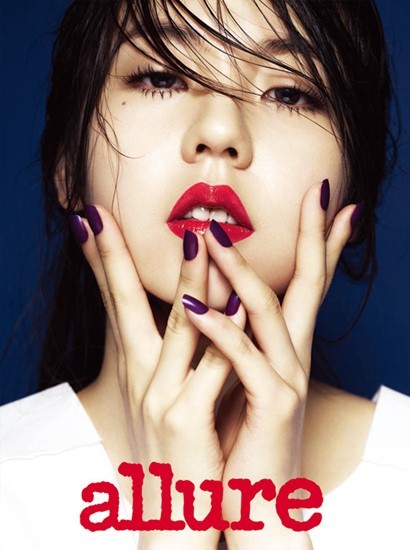 소희(안소희/가수/영화배우/원더걸스)
Ahn So-hee, a former member of the Wonder Girls, poses for fashion magazine allure. Ahn, now a rookie actress, gave off a mature vibe with a strong red lip.