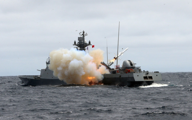 A South Korean destroyer engages in a live-fire exercise in waters near the Dokdo islets Friday.   Yonhap