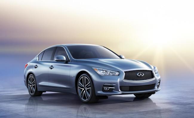 Behind the Wheel / Infiniti Q50S Hybrid: Design: ★★★☆☆, Interior: ★★★☆☆, Engine: ★★★★☆, Fuel economy: ★★★★☆, Cost and A/S: ★★★☆☆