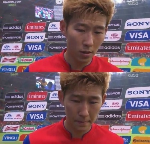손흥민(축구선수/TSV바이엘04레버쿠젠포워드)
알제리전에서 만회골을 넣은 손흥민 선수가 알제리전 직후 경기 결과에 대한 아쉬움을 토로하며 눈물을 흘렸다.