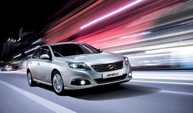4단 컬러
Renault Samsung Motors on Monday unveiled the first diesel-powered version of its best-selling SM5 sedan. The official launch is planned for July.   Renault Samsung Motors