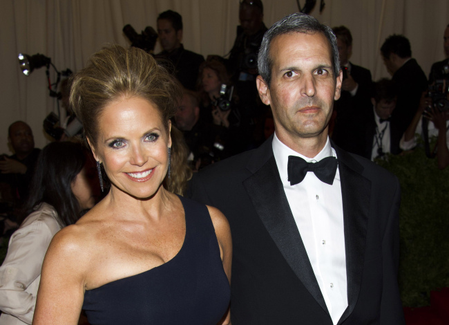TV personality Katie Couric (left) and John Molner attend the Metropolitan Museum of Art’s Costume Institute benefit celebrating “PUNK: Chaos to Couture” in New York in May 2013.   AP-Yonhap
