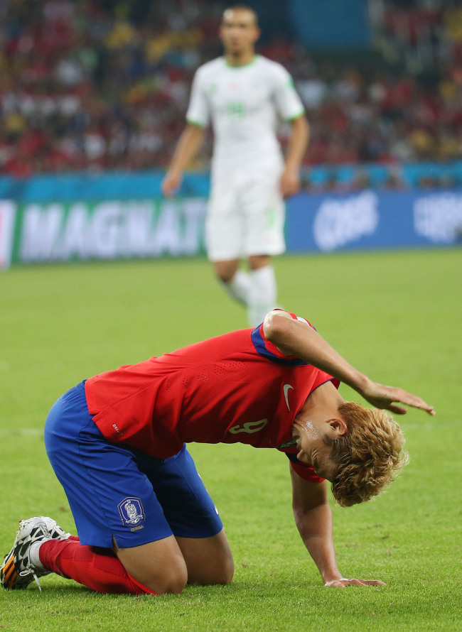 Son Heung-min of Korea reacts in disappointment after a failed shot during the second half of the World Cup match against Algeria on Monday. Algeria beat Korea 4-2.   Yonhap