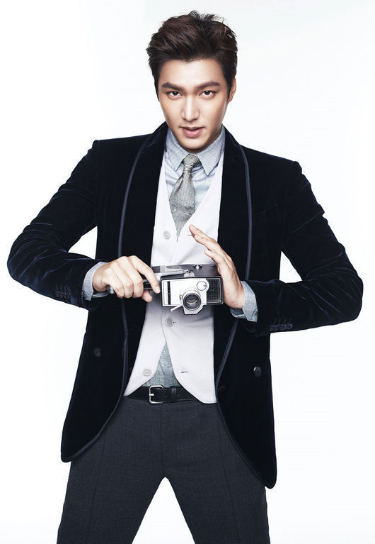 이민호(탤런트/영화배우)
Lee Min-ho’s agency has revealed that he got more than 100 offers for his next project.