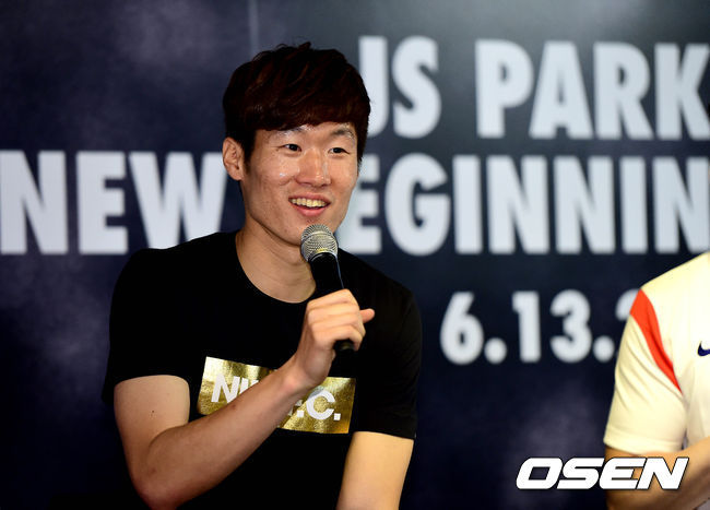 박지성(축구선수/PSV아인트호벤미드필더)
박지성이 네덜란드 공격수 아르엔 로벤(30·바이에른 뮌헨)에 대한 견해를 전해 눈길을 끌고있다.