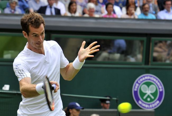 Andy Murray returns a shot against David Goffin at the Wimbledon Championships on Monday.   AFP-Yonhap