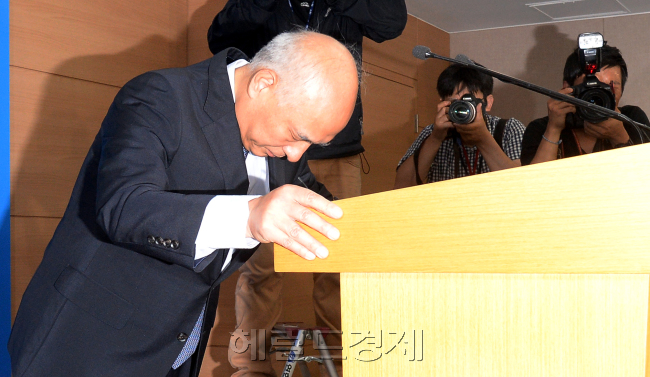 24일 오전 정부서울청사 문창극 총리 후보자 사퇴기자회견./ 안훈 기자 rosedale@ 2014.06.24
지명 14일만에 자진사퇴