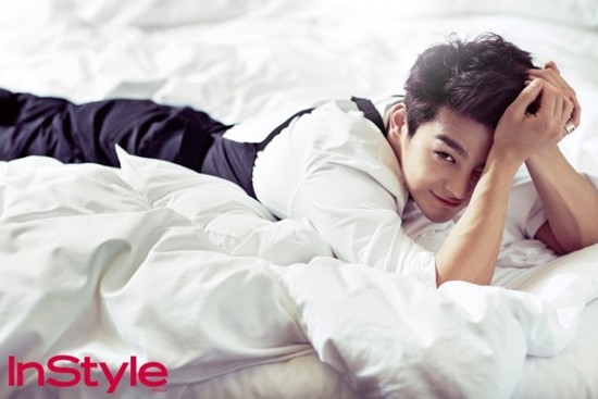 서인국(가수/탤런트/젤리피쉬엔터테인먼트)
Singer and actor Seo In-guk posed for fashion magazine InStyle. Seo wore dandy suits and looked playfully at the camera. When asked whether he likes acting or singing more, he replied that he likes both equally, saying that it’s like he’s “ambidextrous” in doing both activities.