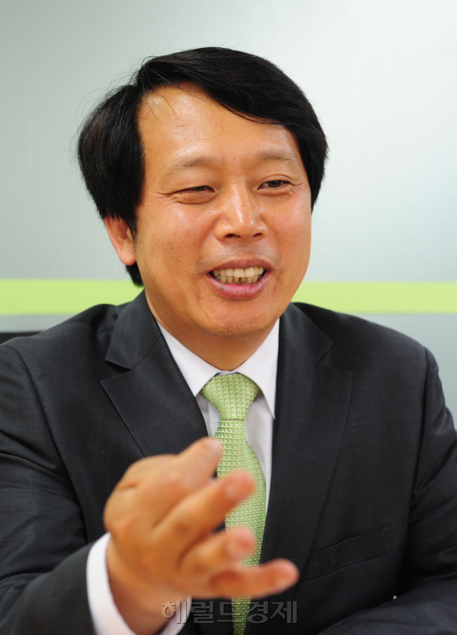 이성 구로구청장.<br />이상섭기자. babtong@heraldm.com 2010.06.07
이성 구로구청장.
이상섭기자. babtong@heraldm.com 2010.06.07