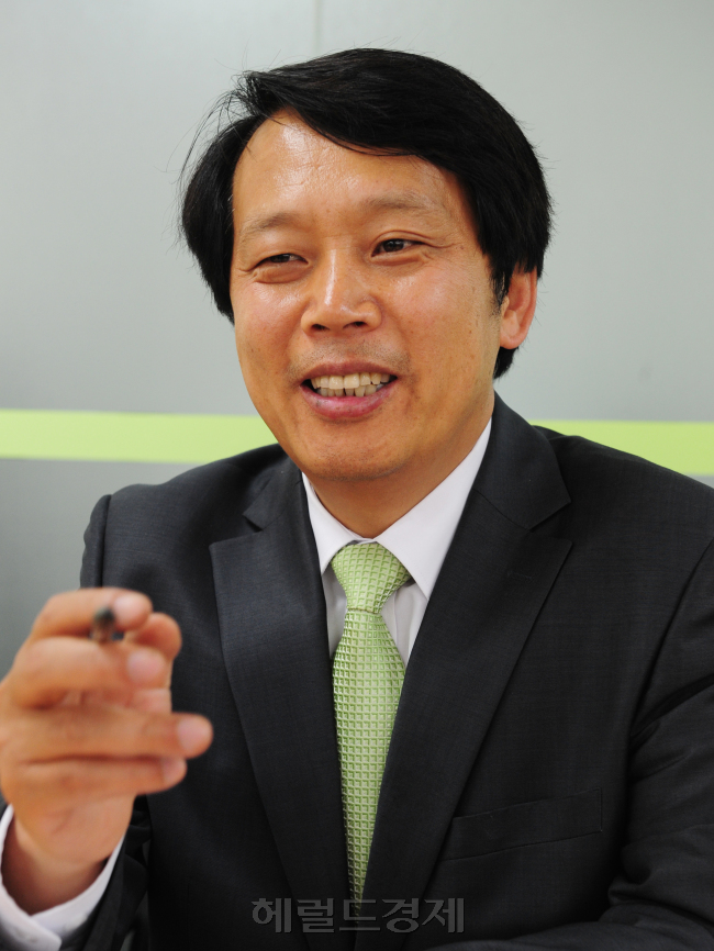 이성 구로구청장.<br />이상섭기자. babtong@heraldm.com 2010.06.07
이성 구로구청장.
이상섭기자. babtong@heraldm.com 2010.06.07