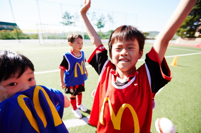 Children participate in McDonald’s Korea’s Ronald McDonald Soccer Club.