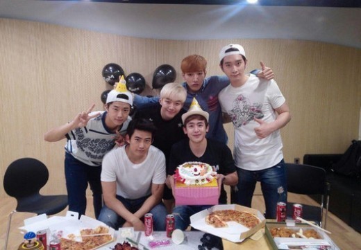 ▲2PM 닉쿤 생일 장우영(사진=닉쿤 트위터)