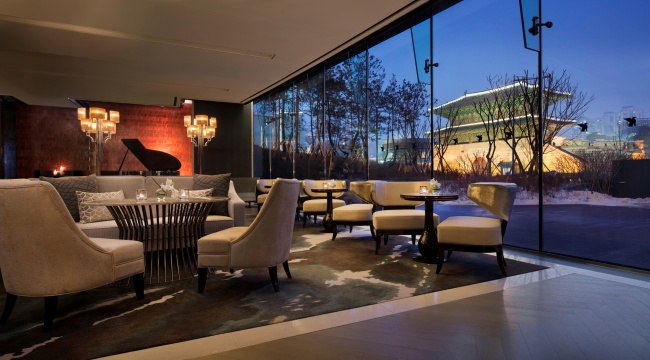 The JW Marriott Dongdaemun overlooks Heunginjimun, one of Seoul’s historic and cultural landmarks.