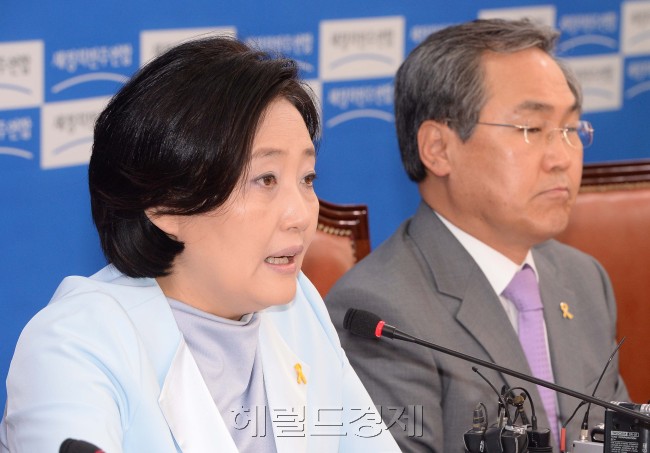 박영선 새정치민주연합 원내대표가 26일 오전국회에서 열린 정책조정회의에 참석해 모두발언을 하고 있다.이길동기자.gdlee@heraldcorp.com
박영선 새정치민주연합 원내대표가 26일 오전국회에서 열린 정책조정회의에 참석해 모두발언을 하고 있다.이길동기자.gdlee@heraldcorp.com