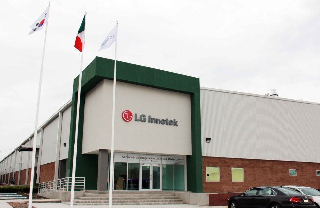 LG Innotek has completed the construction of its first overseas automotive electronic parts plant in San Juan Del Rio, Mexico, Thursday. It will have an annual production capacity of 7.6 million motors for transmission, anti-lock brake and steering systems by 2016.   LG Innotek