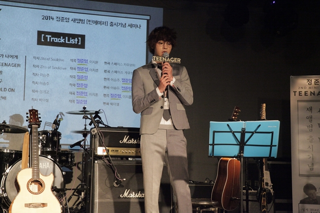 가수 정준영이 6월 26일 서울 영등포구 여의도동 23 IFC몰에서 2번째 미니앨범 '틴에이저' 쇼케이스를 열었다.