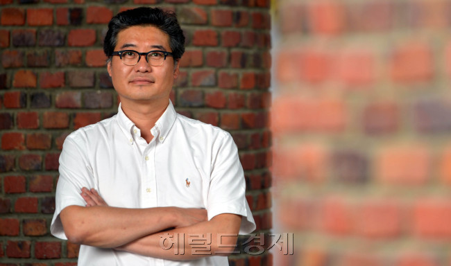 전봉관  KAIST인문사회과학교수<br />김명섭 기자 msiron@heraldcorp.com
전봉관  KAIST인문사회과학교수
김명섭 기자 msiron@heraldcorp.com
