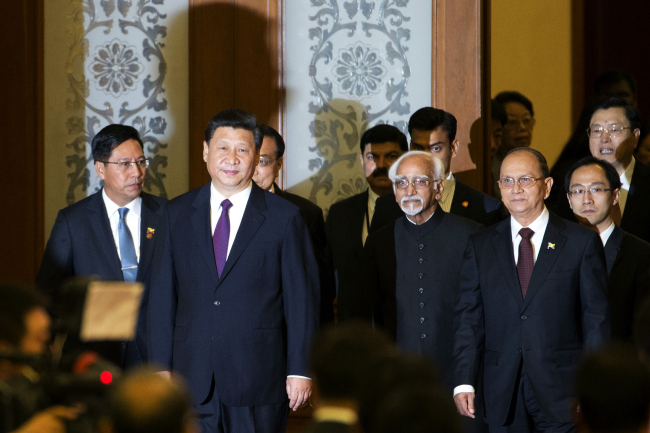 Chinese President Xi Jinping (second from left) arrives with Myanmar President Thein Sein (third from right) and Indian Vice President Hamid Ansari (center) at a commemoration of 60 years since their countries agreed to principles of peaceful coexistence, at the Great Hall of the People in Beijing on Saturday.   AP-Yonhap