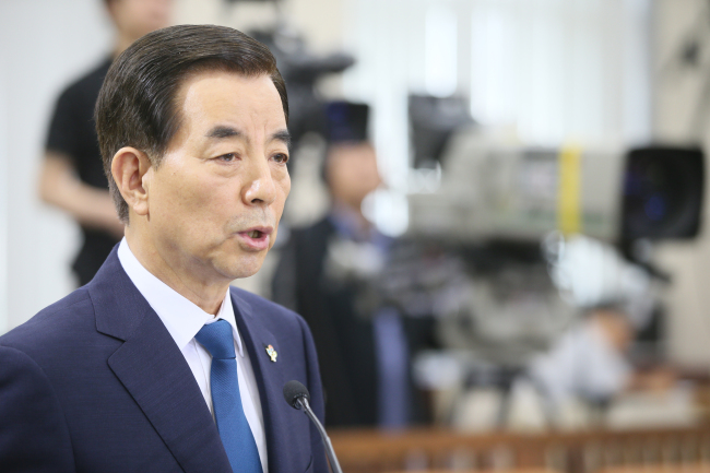 Defense Minister nominee Han Min-koo speaks during a confirmation hearing at the National Assembly on Sunday. He vowed to speed up the process of building the “Kill Chain” preemptive strike system and the country’s independent missile defense program amid North Korea’s increasing missile threats. Yonhap