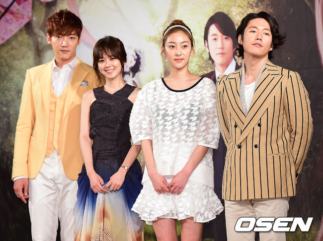 From left: Actors Choi Jin-hyuk, Jang Na-ra, Wang Ji-hyun and Jang Hyuk pose at a press conference for the MBC rom-come drama "Fated to Love You" on Monday. (OSEN)