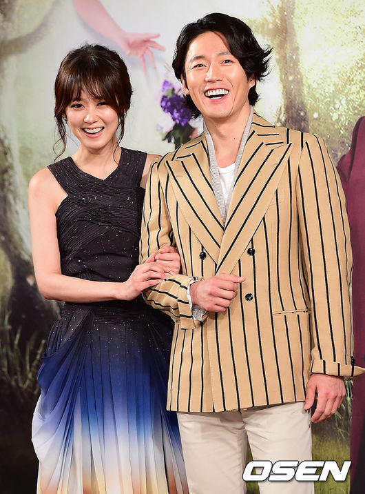 Actress Jang Na-ra and actor Jang Hyuk attend the press conference for the MBC's new rom-com drama "Fated to Love You" in Seoul, Monday. (OSEN)