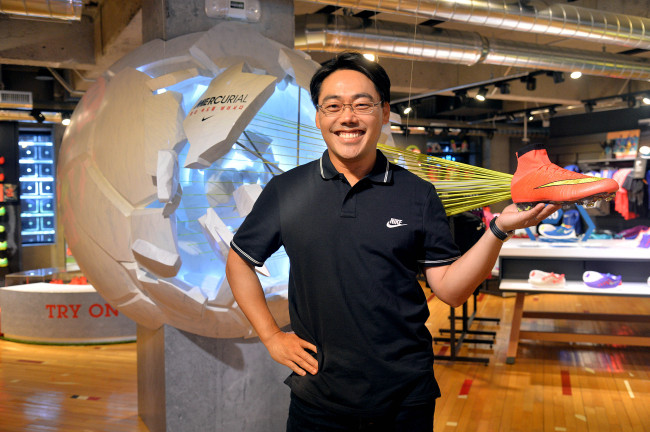 Nike Korea General Manager Peter Kwak poses at the newly-opened flagship store in southern Seoul.   Lee Sang-sub/The Korea Herald