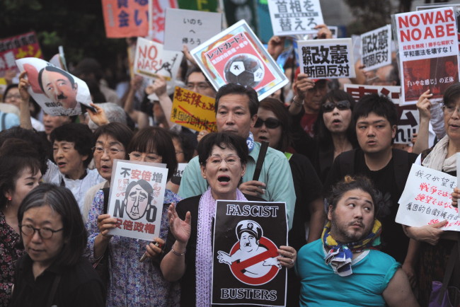 People protest Japan’s move for collective self-defense in front of the Japanese Prime Minister’s official residence in Tokyo on Monday. (Xinhua-Yonhap)