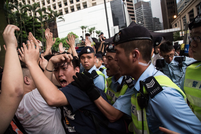 Protestors clash with police during a sit-in in the business district of Central in Hong Kong, China, in the early morning hours of Wednesday.   Bloomberg