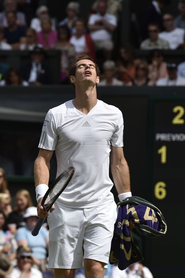 Andy Murray reacts during his match against Grigor Dimitrov on Wednesday.   AFP-Yonhap
