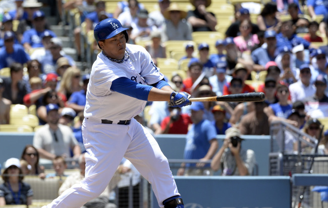 Los Angeles Dodgers pitcher Ryu Hyun-jin hits an RBI double in the fifth inning on Wednesday.   USA Today-Yonhap