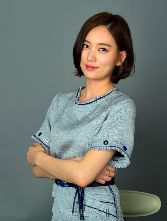 탤런트 황선희<br /><br />윤병찬기자/yoon4698@heraldcorp.com
탤런트 황선희
윤병찬기자/yoon4698@heraldcorp.com