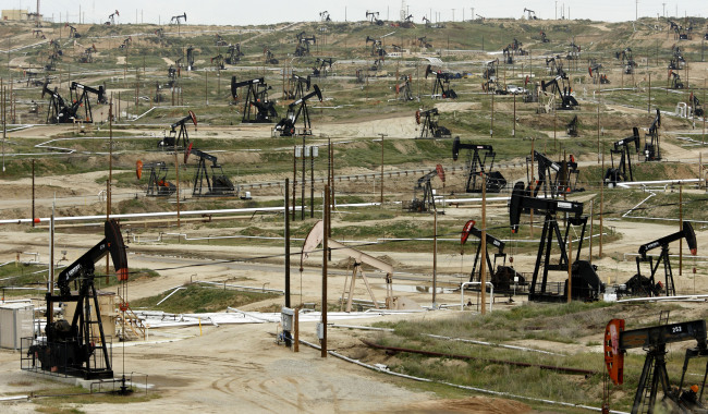 Oil pumps stand at the Chevron Corp. Kern River oil field in Bakersfield, California.   Bloomberg