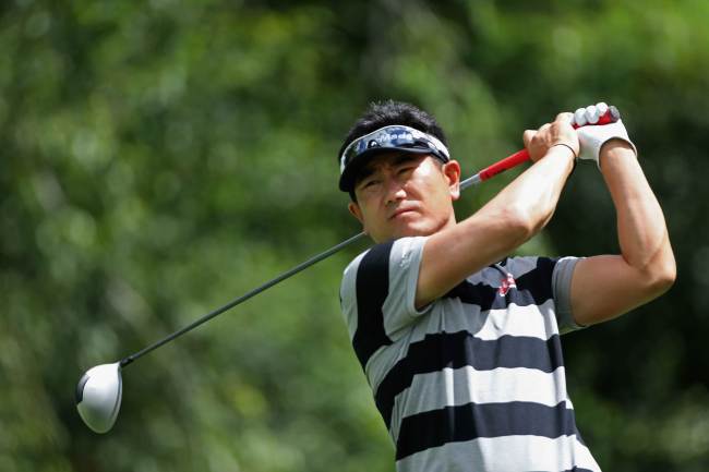 Korea’s Yang Yong-eun tees off on the sixth hole at the Greenbrier Classic. AFP-Yonhap