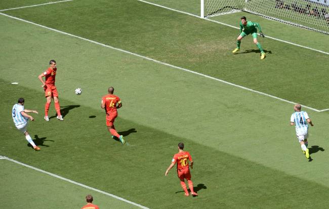 Argentina’s Gonzalo Higuain scores against Belgium at the World Cup on Saturday.
AFP-Yonhap