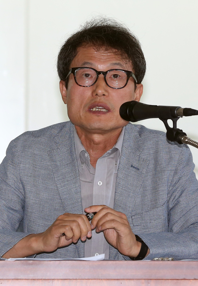 Cho Hi-yeon, the education superintendent for Seoul, speaks during a press conference held Monday at the Seoul Metropolitan Office of Education.   Yonhap