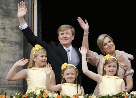 The three daughters (front row) of the king of the Netherlands,
Willem-Alexander, wear Pili Carrera dresses at their father’s coronation ceremony in April 2013.