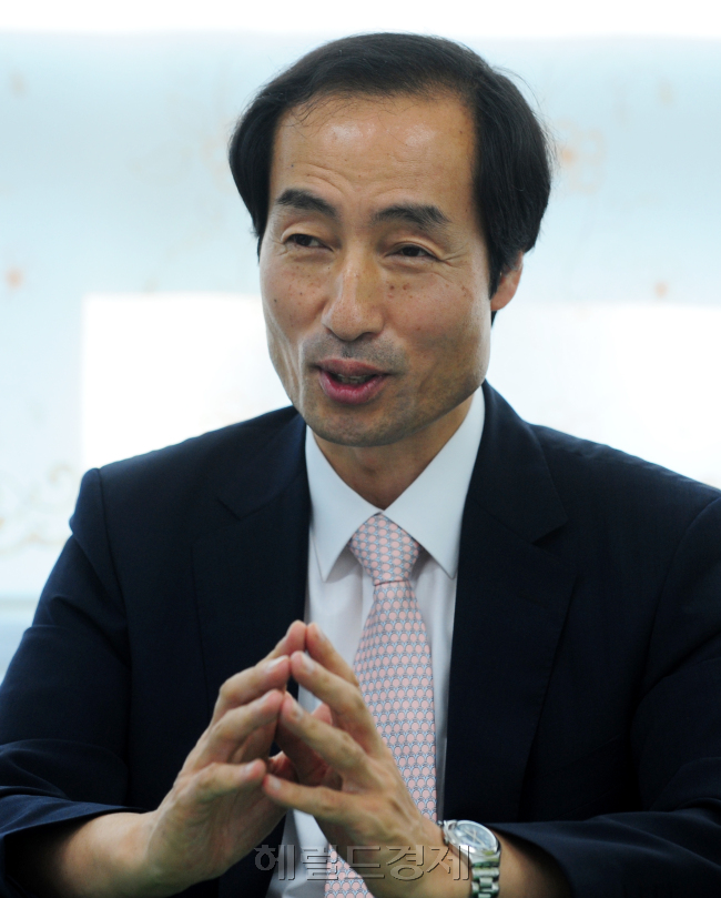 문석진 서대문구청장 당선자 인터뷰.<br />이상섭기자. babtong@heraldm.com 2010.06.28
문석진 서대문구청장 당선자 인터뷰.
이상섭기자. babtong@heraldm.com 2010.06.28
문석진 서대문구청장 당선자 인터뷰.
이상섭기자. babtong@heraldm.com 2010.06.28