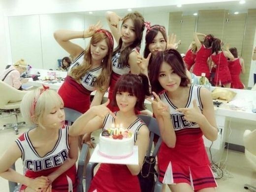 [사진출처=AOA 공식 트위터]