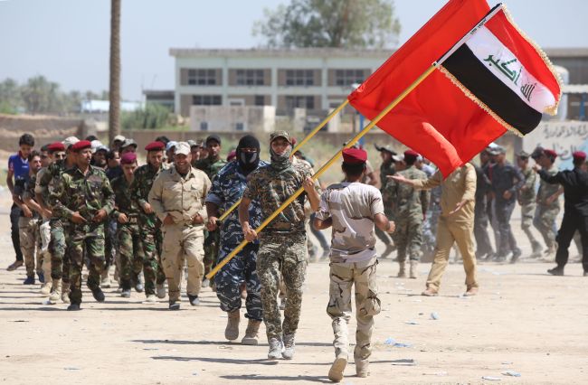 Shiite volunteers march as they join the Iraqi army to fight against Jihadist militants of the Islamic State in Baghdad on Wednesday.   AFP-Yonhap