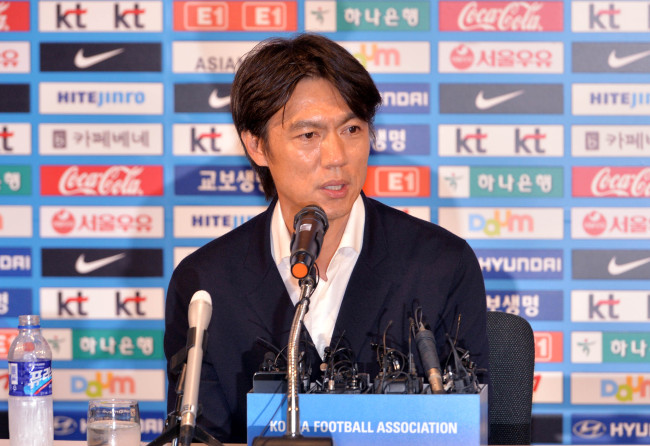 Hong Myung-bo speaks during a news conference in Seoul on Thursday.  Lee Sang-sub/The Korea Herald