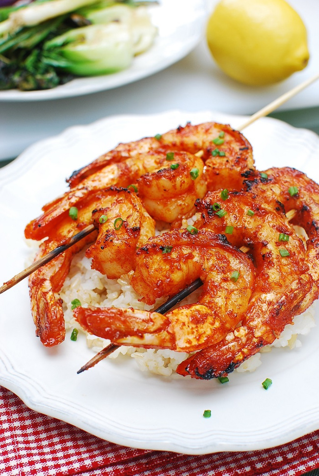 Gochujang saewu gui (spicy grilled shrimp skewers) (Korean Bapsang)