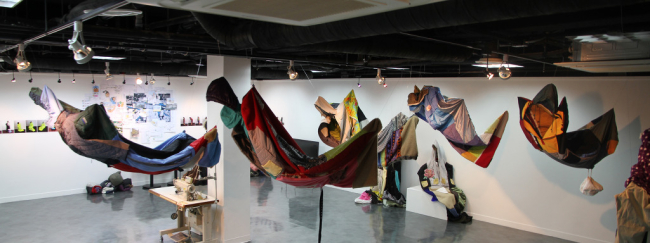 Ann Hyun-suk, a resident artist at Seongbuk Art Creativity Center, led a project last year transforming unused clothes donated by Seoul citizens into sleeping bags for the homeless, which were displayed at the center’s gallery prior to their distribution.   Folding Zip House Project