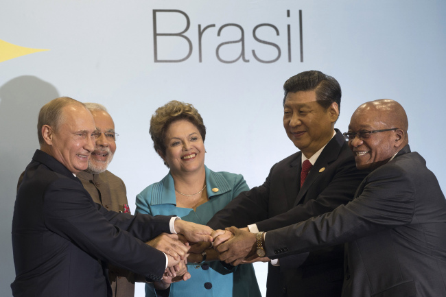 Leaders of the BRICS nations (from left) Russia’s President Vladimir Putin, India’s Prime Minister Narendra Modi, Brazil’s President Dilma Rousseff, China’s President Xi Jinping and South Africa’s President Jacob Zuma, pose for a group photo during the BRICS summit in Fortaleza, Brazil, Tuesday.   AP-Yonhap