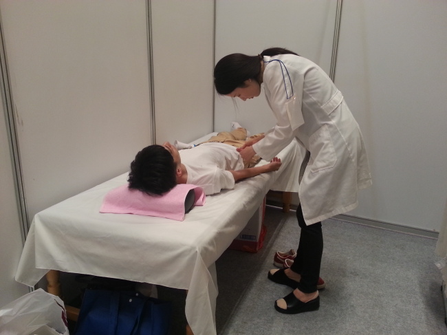 A patient is being treated at a traditional Korean medicine clinic.   Seoul Korean Medicine Association