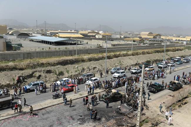 Afghan security forces gather at the site of an attack by the Taliban at Kabul’s airport on Thursday.   AFP-Yonhap