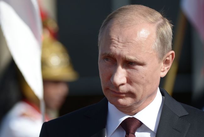 Russian President Vladimir Putin walks past honor guard in Brasilia on July 14.   AFP-Yonhap