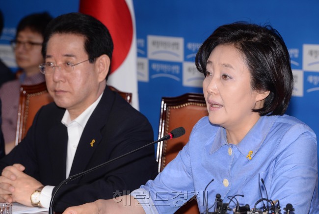 박영선 새정치민주연합 원내대표가 22일 오전 국회에서 열린 원내대책회의에서 모두발언을 하고 있다.이길동기자.gdlee@heraldcorp.com
박영선 새정치민주연합 원내대표가 22일 오전 국회에서 열린 원내대책회의에서 모두발언을 하고 있다.이길동기자.gdlee@heraldcorp.com
박영선 새정치민주연합 원내대표가 22일 오전 국회에서 열린 원내대책회의에서 모두발언을 하고 있다.이길동기자.gdlee@heraldcorp.com